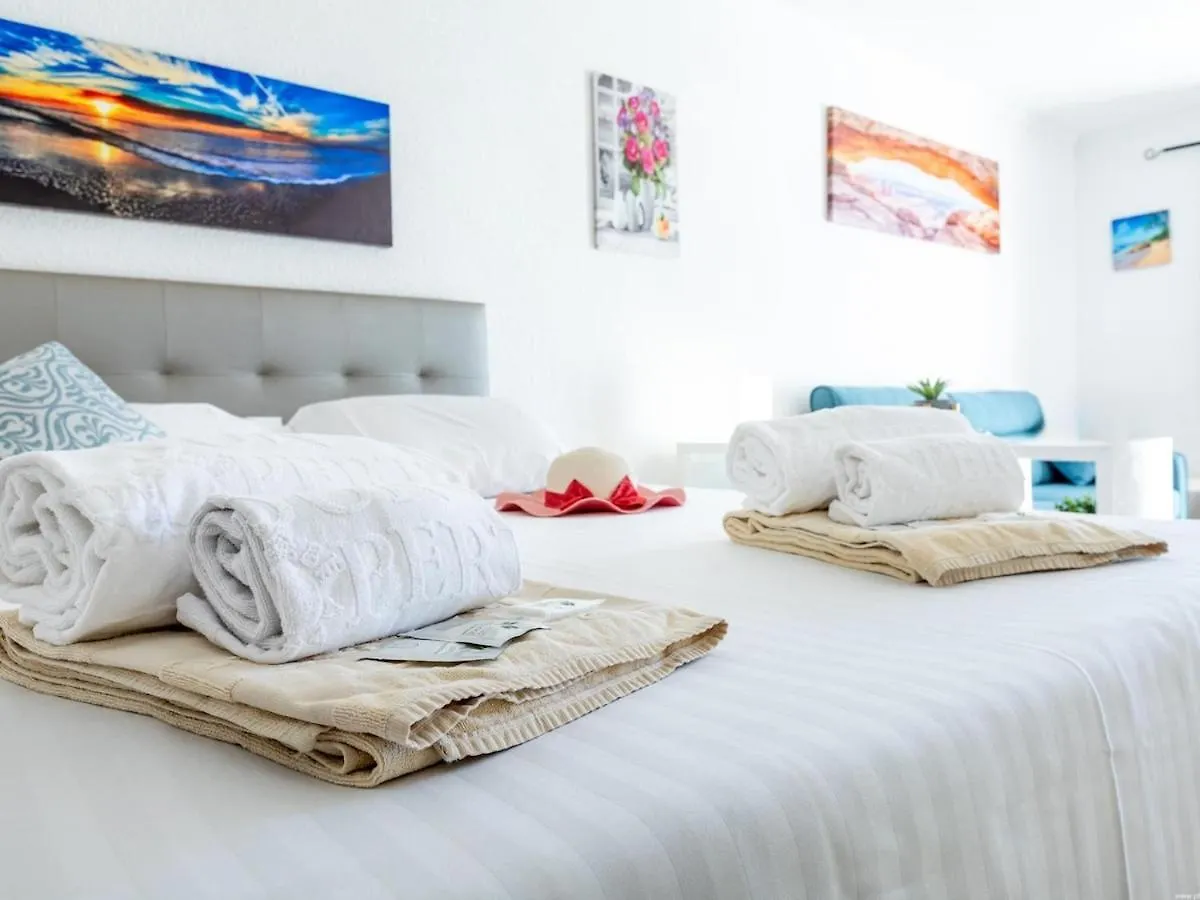 Port Royale Shine And Bright, Heated Pool Apartment Los Cristianos