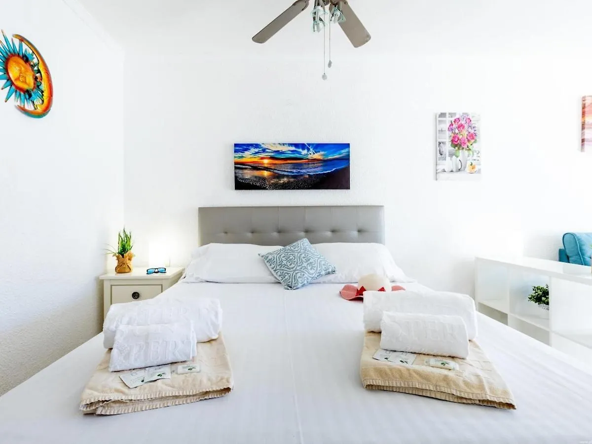 Port Royale Shine And Bright, Heated Pool Apartment Los Cristianos